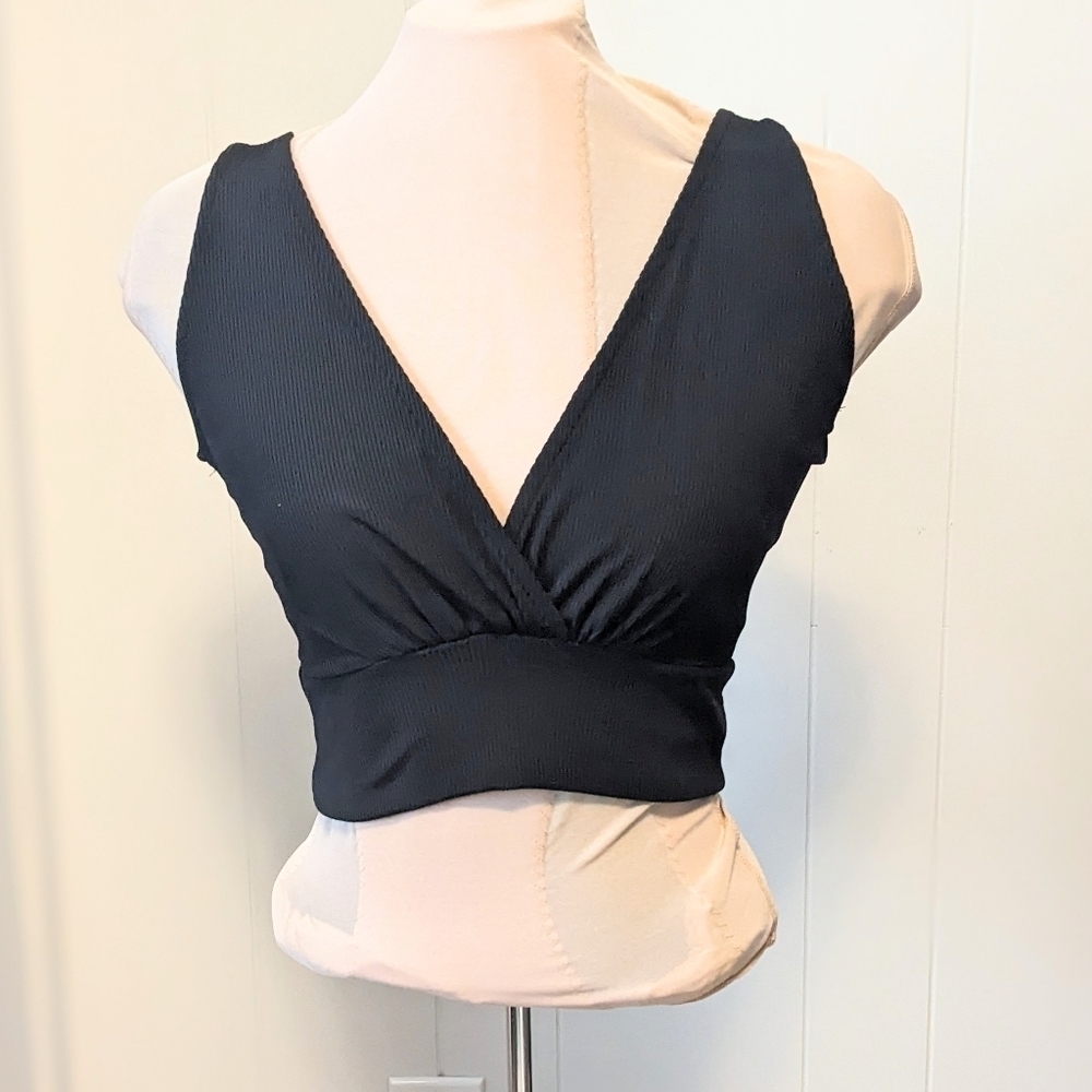 NWT Black Sleeveless Crop Top Plunge Deep V Neck Crossover Size Medium